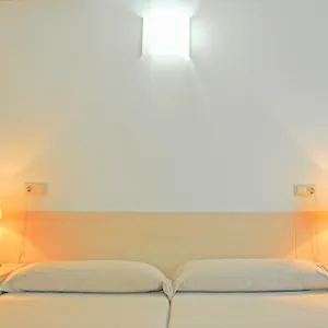 Albergue Residencia Universitaria Resa Sant Jordi 